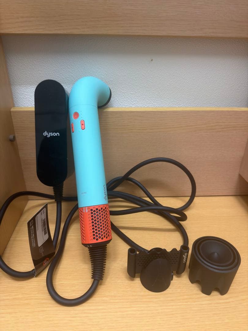 Dyson Supersonic ドライヤー 付属品付き
