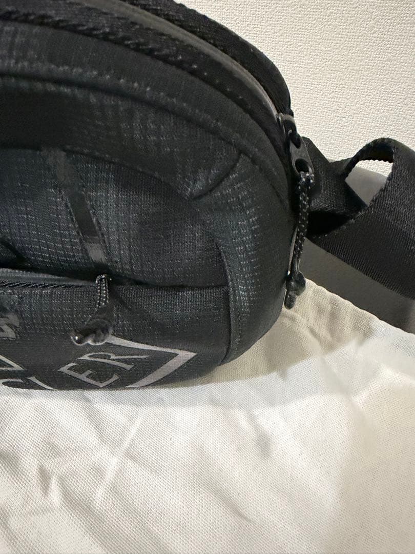 てつりんですモンクレール Cut Cross Body Bag