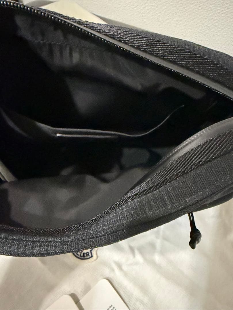 てつりんですモンクレール Cut Cross Body Bag