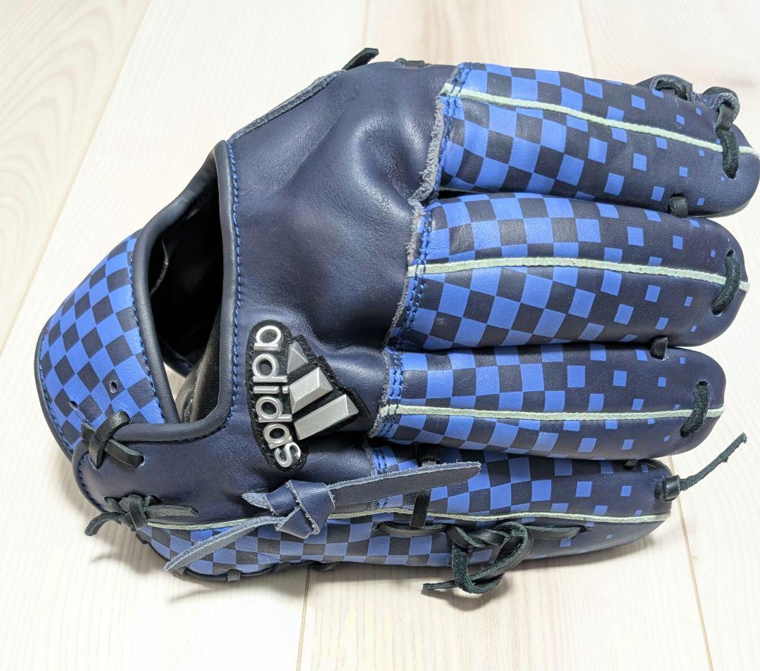アディダス　軟式一般用グローブ　青　チェック柄