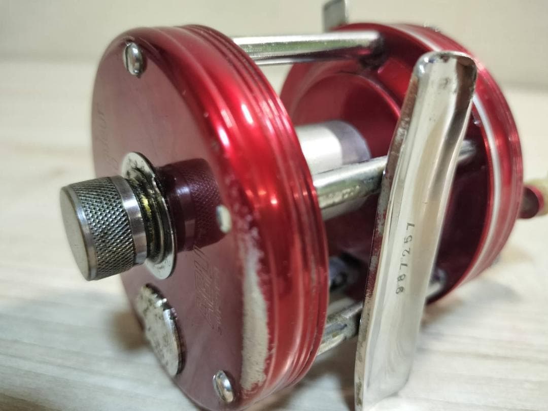 ★アブガルシア　アンバサダー5000C　ビンテージ　リール　赤＃00