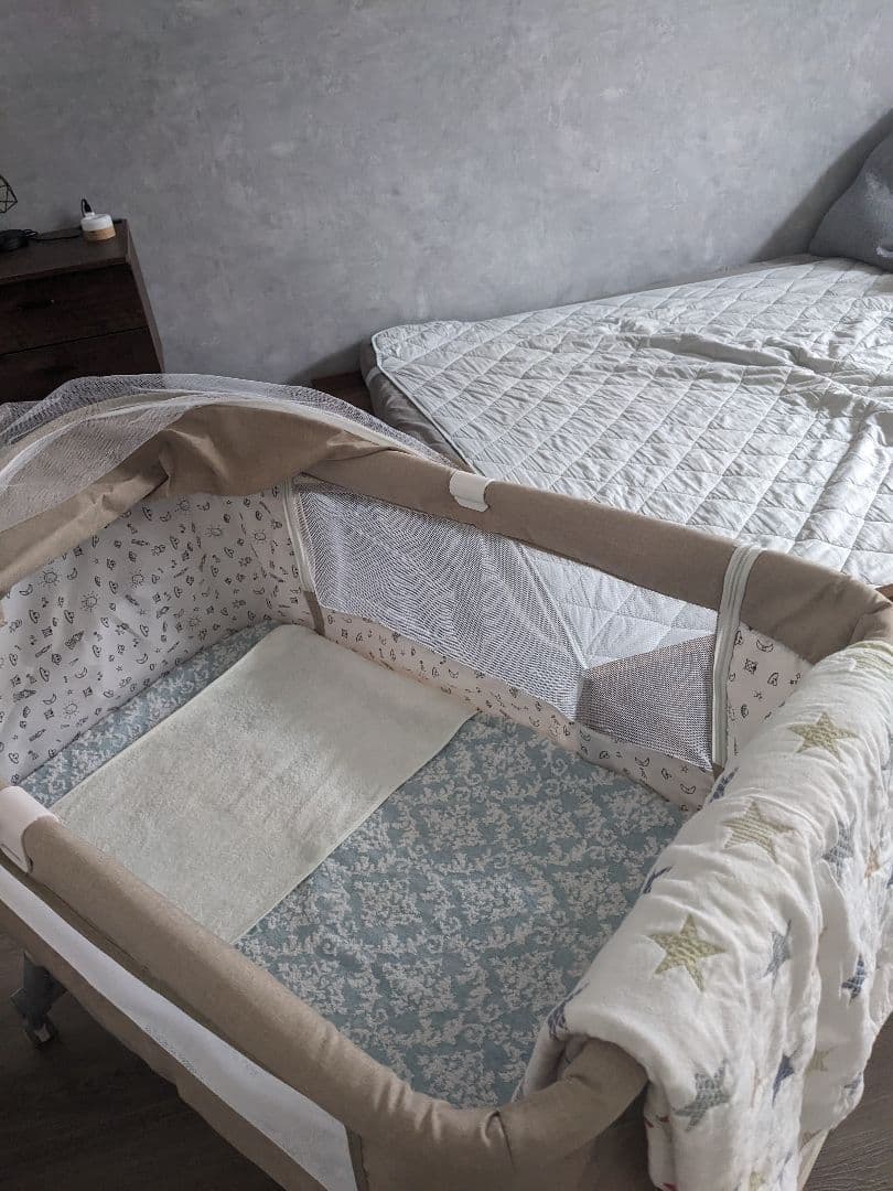 【値段交渉可】カーキ ベビーベッド 92cm x 55cm 美品