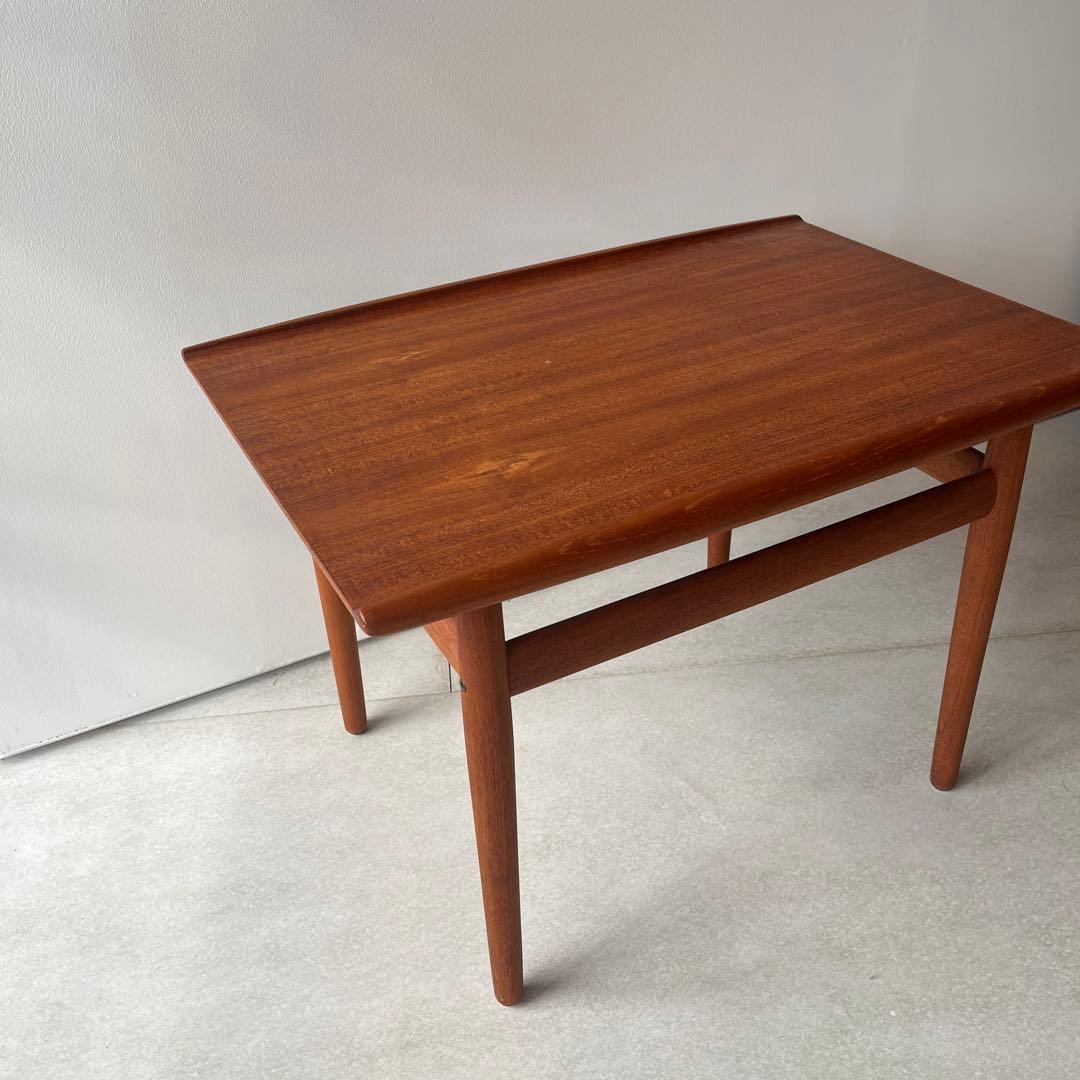 サイドテーブル by Grete Jalk（グレーテ・ヤルク）北欧アンティーク