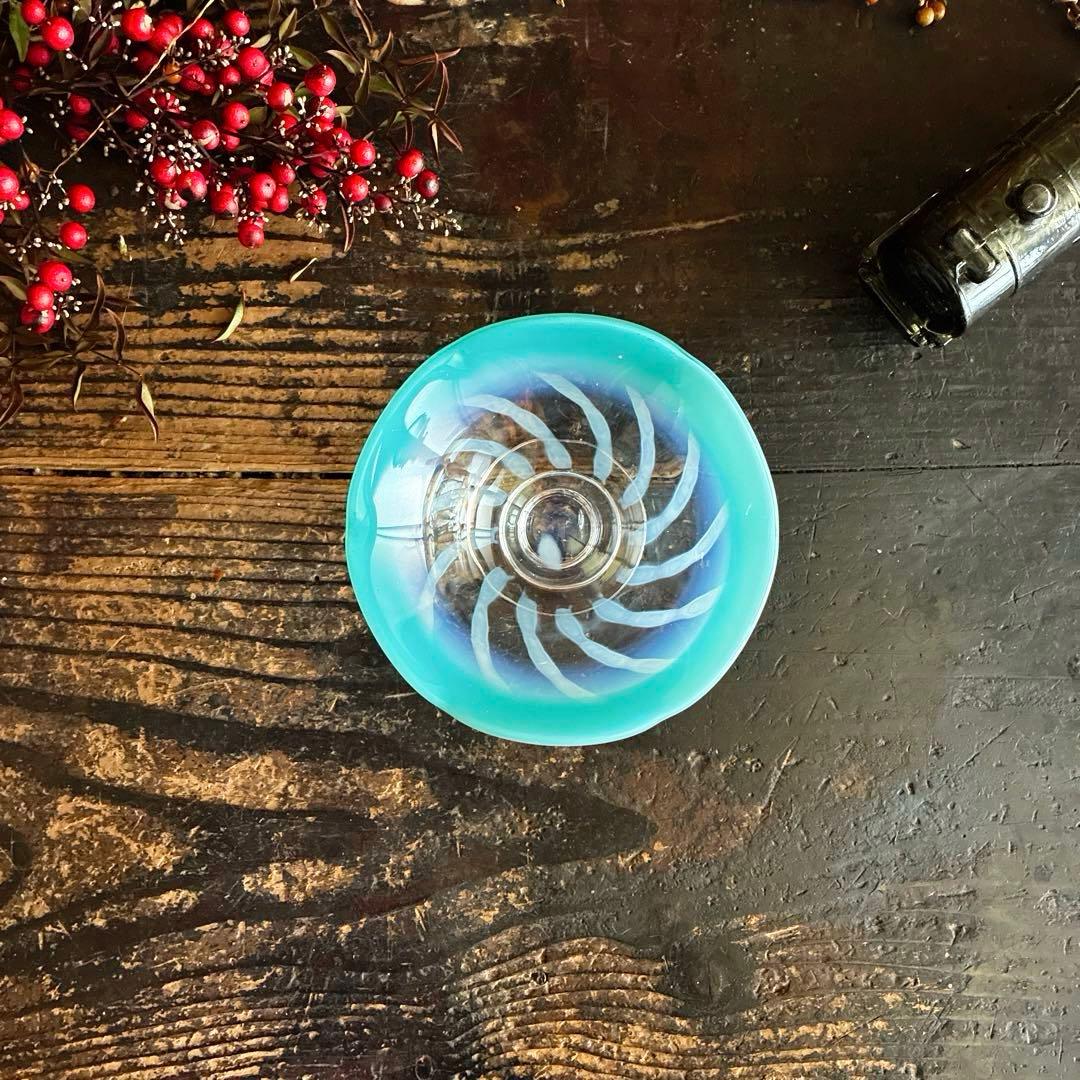 骨董　時代ガラス　希少　翡翠色乳白色暈し　流線紋　花型　朝顔コップ　氷コップ１客