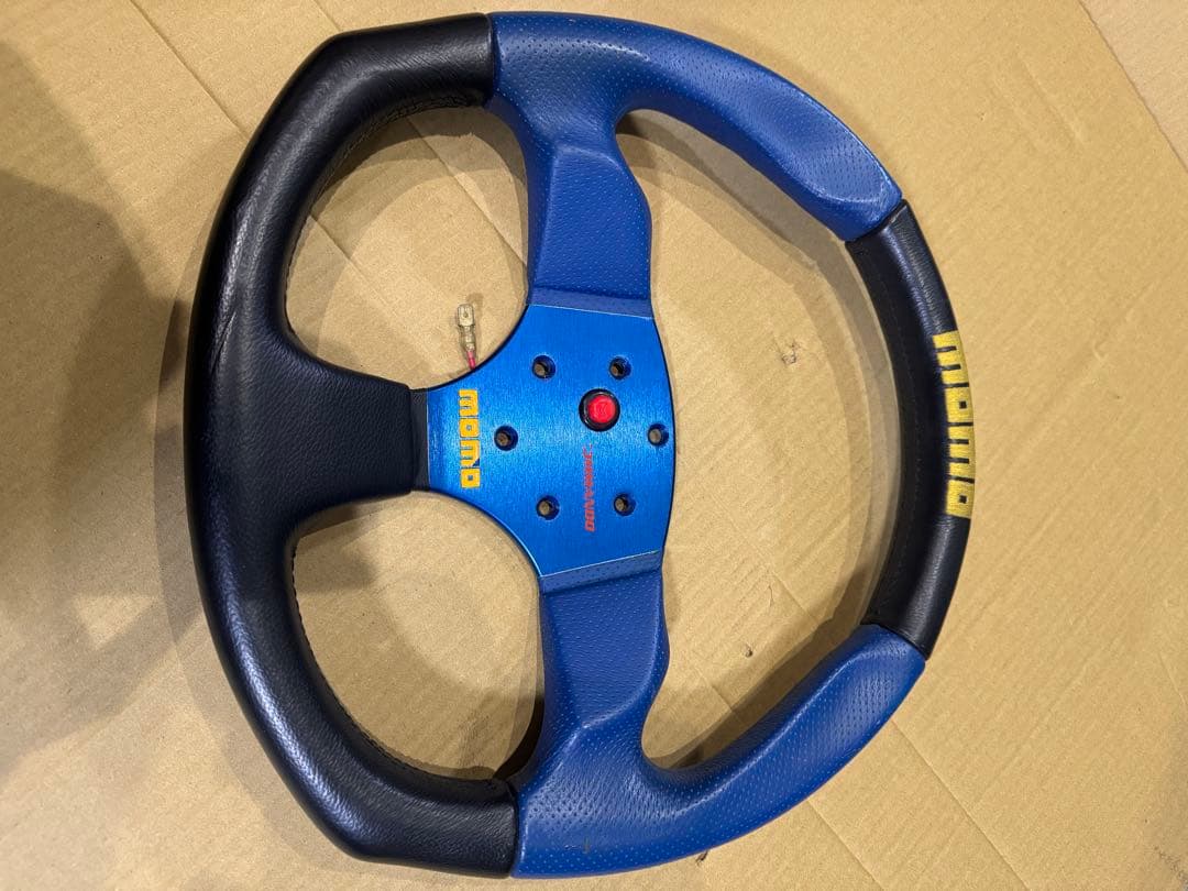 スポーツステアリング 絶版希少モモmomoコマンド1ステアリングハンドル