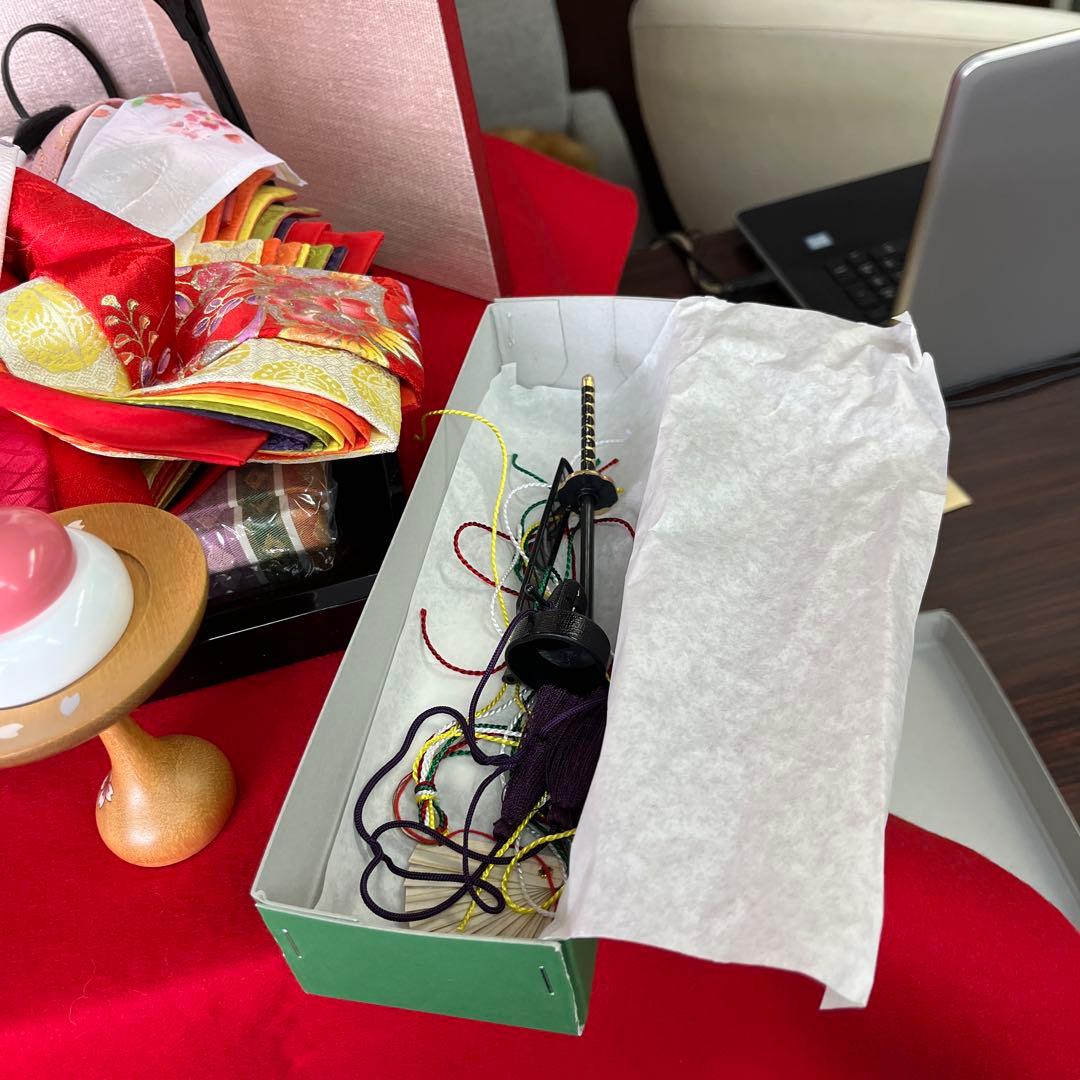 雛人形 男雛と女雛の親王飾り　わかさや人形店閉店処分9割引き