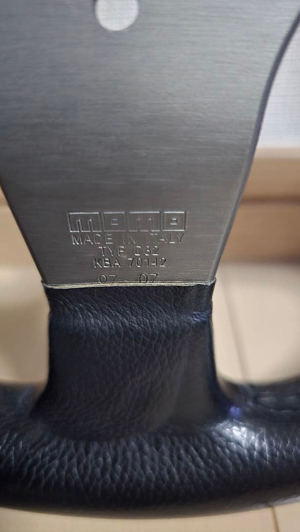 MOMO Race ステアリング 32Φ