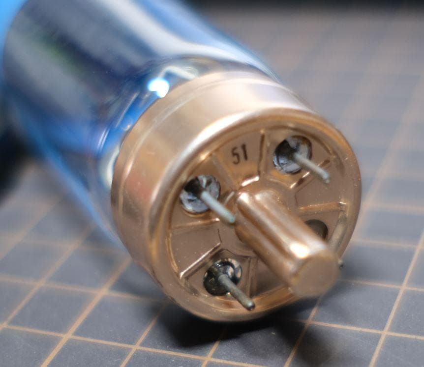 映写機　の　ランプ　４本