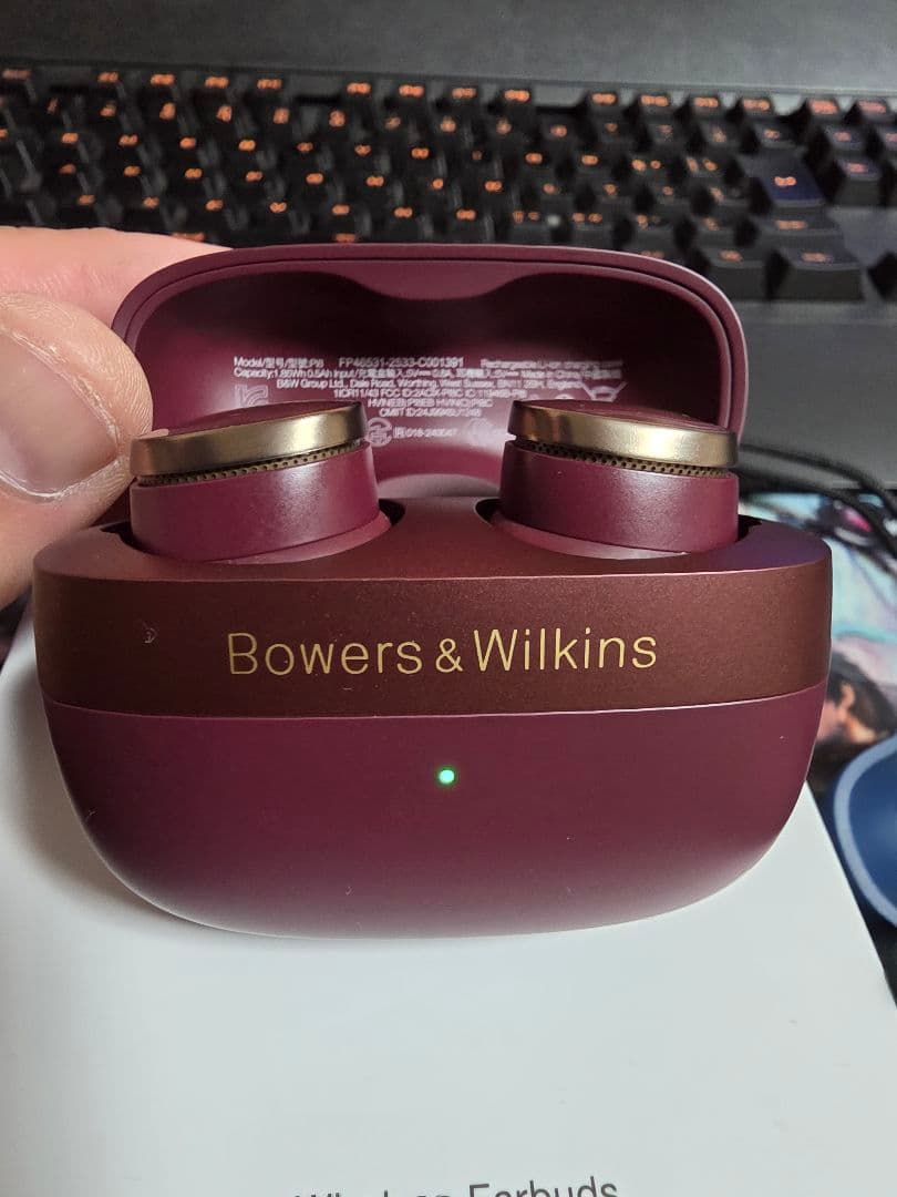 Bowers & Wilkins Pi8 ワイヤレスイヤフォン