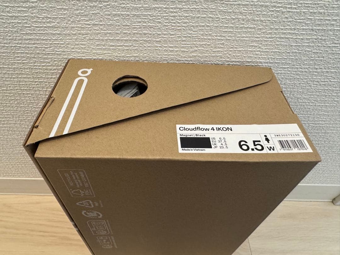 On オンCloudflow4 IKON 23.5cm ウィメンズ　限定