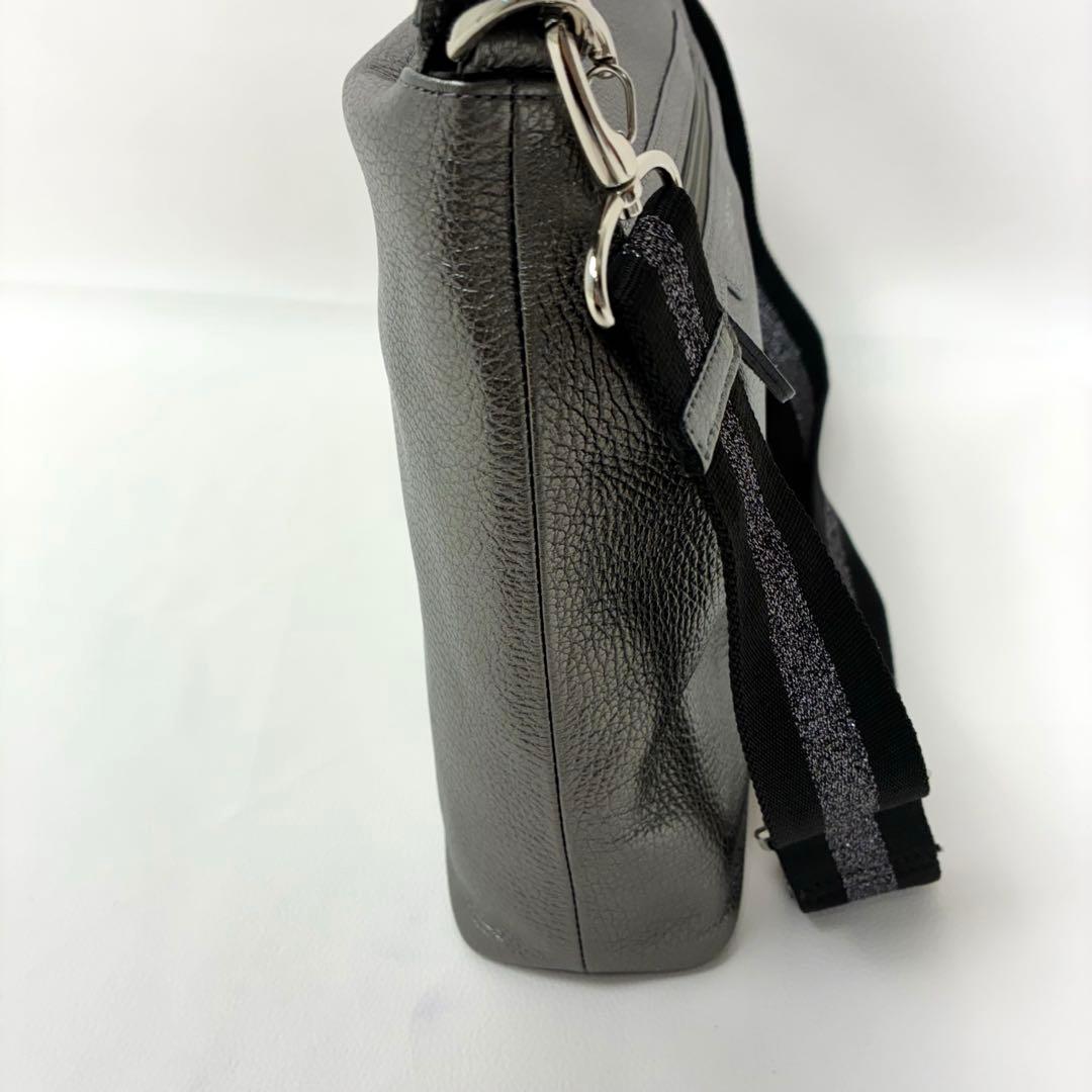 サロンドアルファード　スマイルホリゾンタルポシェット　ガンメタ