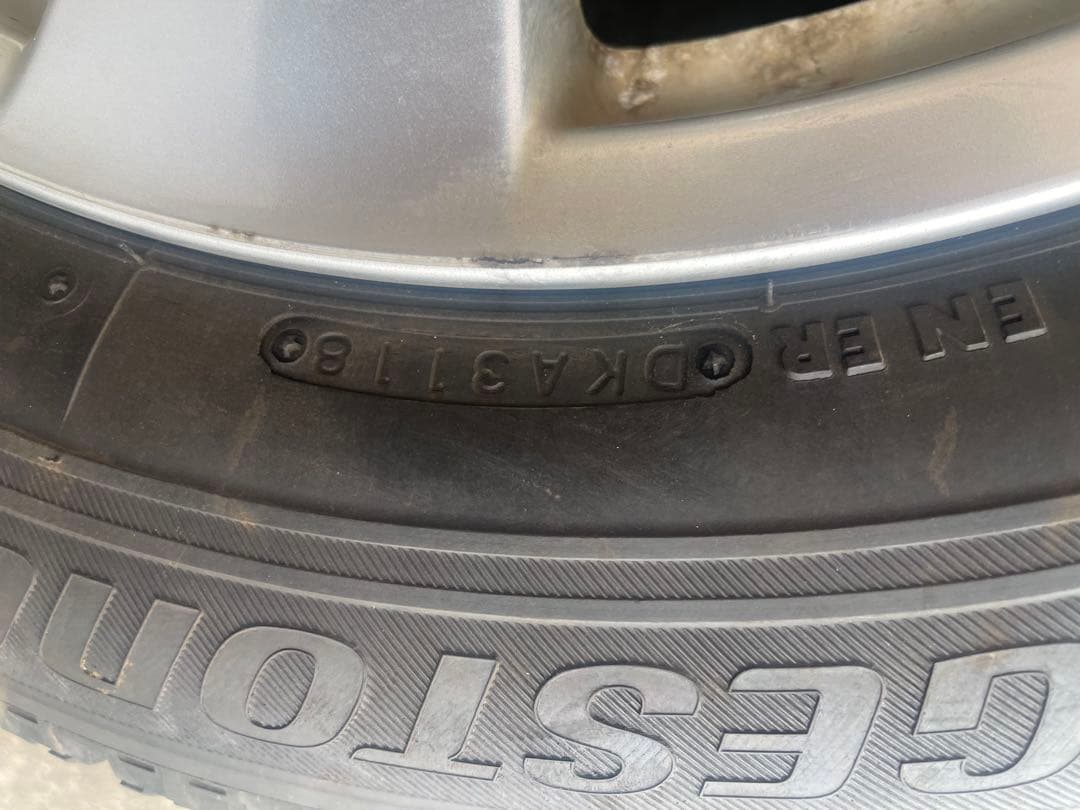 送料込み　ブリザックVRX 215/60r17. トヨタ純正