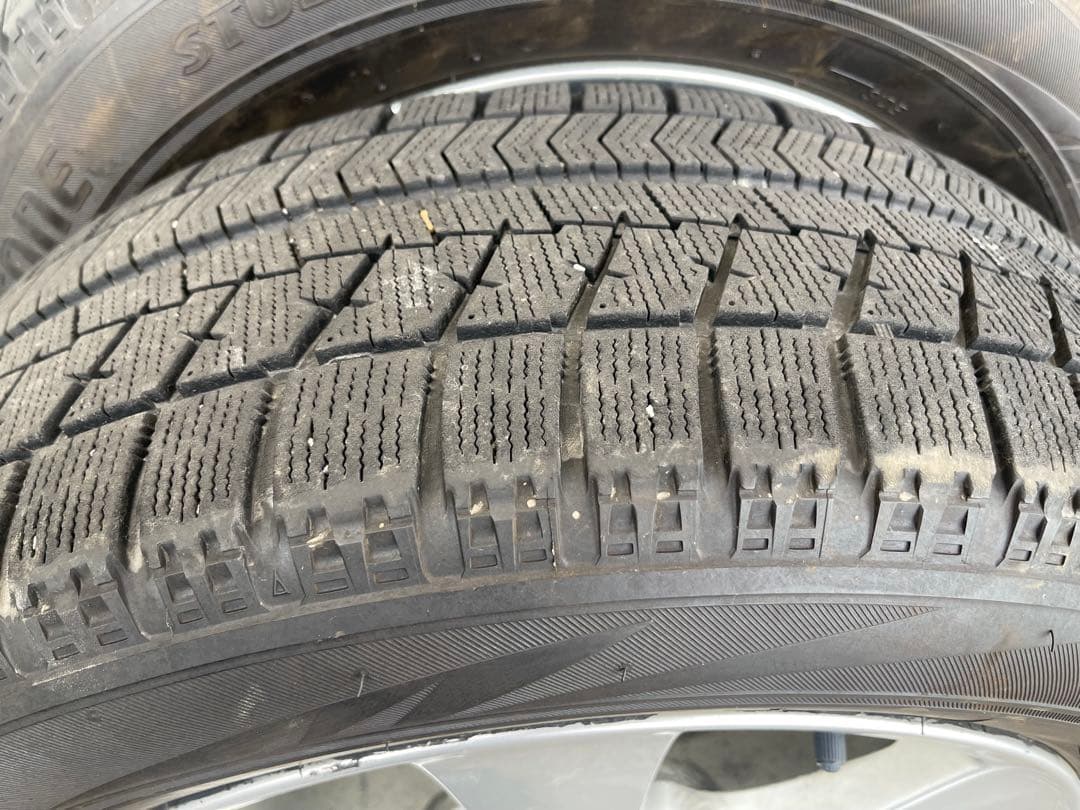 送料込み　ブリザックVRX 215/60r17. トヨタ純正