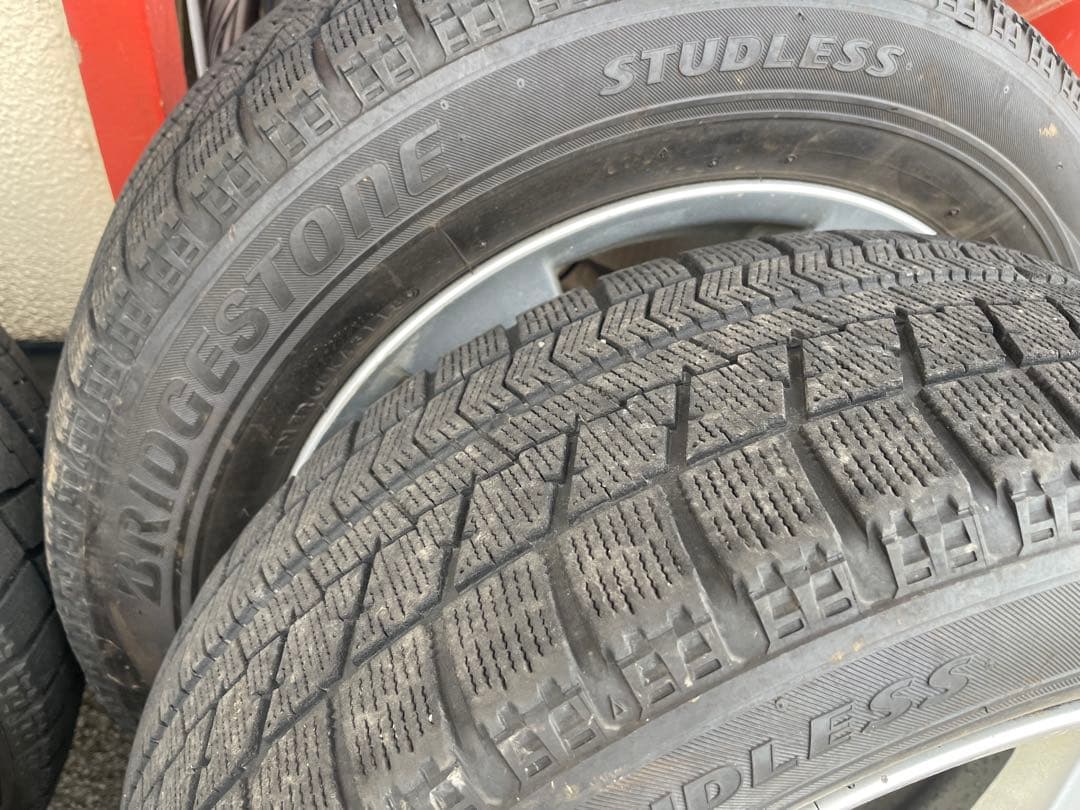 送料込み　ブリザックVRX 215/60r17. トヨタ純正