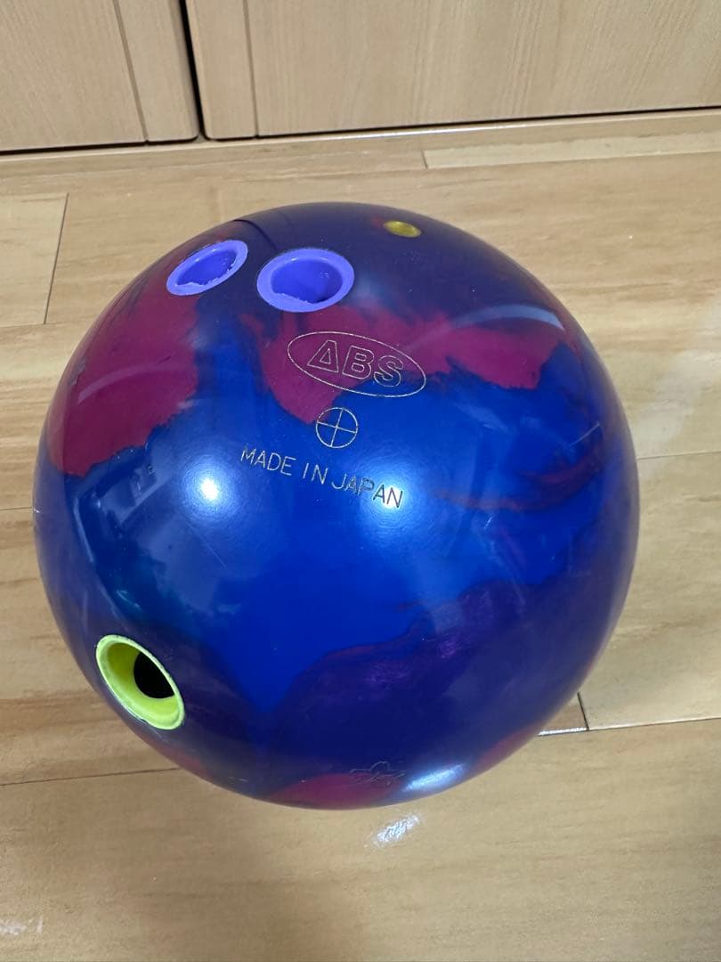 アキュライン・ツアープレミアムインテル　ボウリングボール　中古ボール