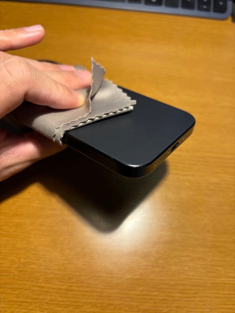 iPhone 15 Pro ブラックチタニウム　128GB