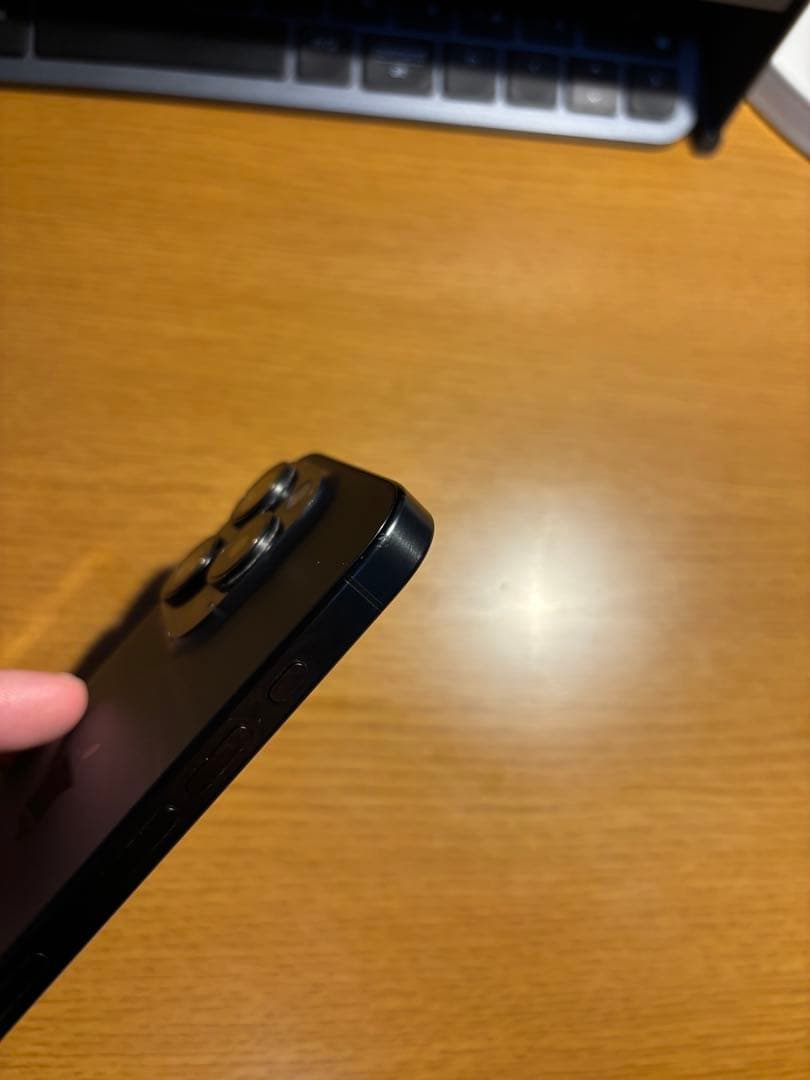 iPhone 15 Pro ブラックチタニウム　128GB