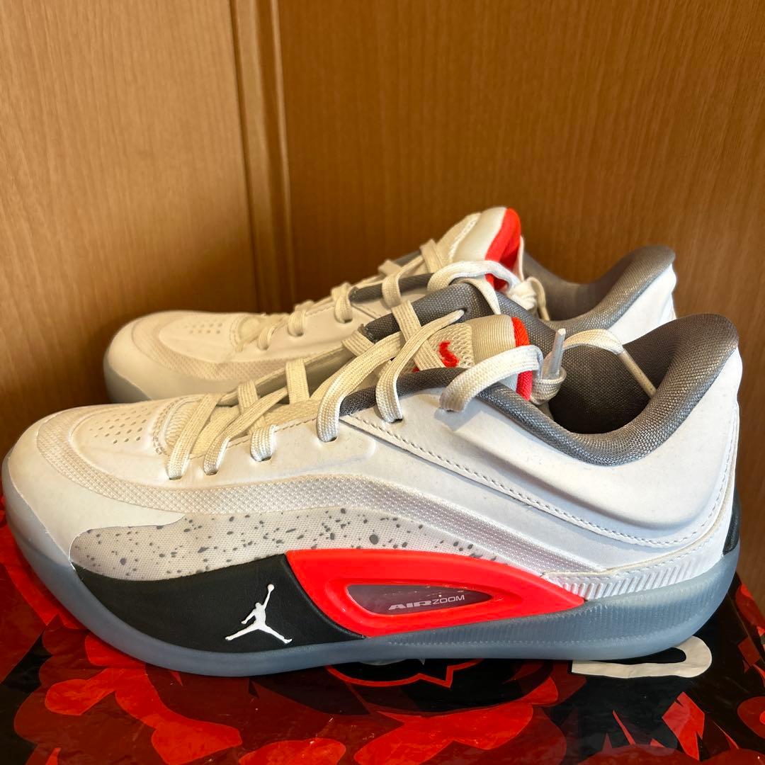 ジョーダン ザイオン4 バスケットボールシューズ ホワイト/グレー/レッド