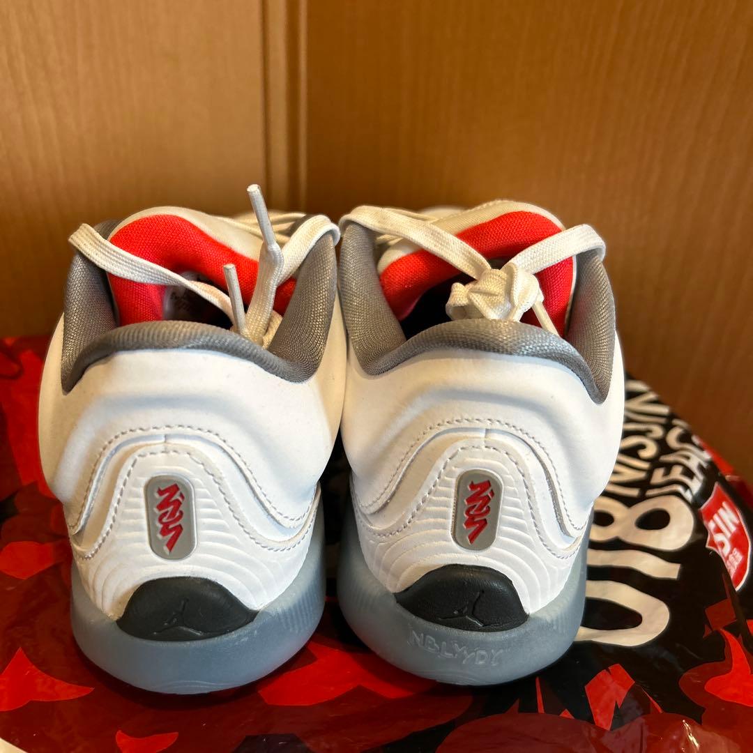 ジョーダン ザイオン4 バスケットボールシューズ ホワイト/グレー/レッド