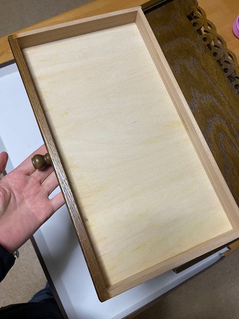 パリの雑貨屋シリーズのアンティーク調の木製マガジンラック