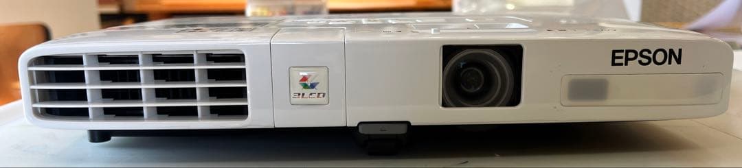 エプソンプロジェクターEB-1750