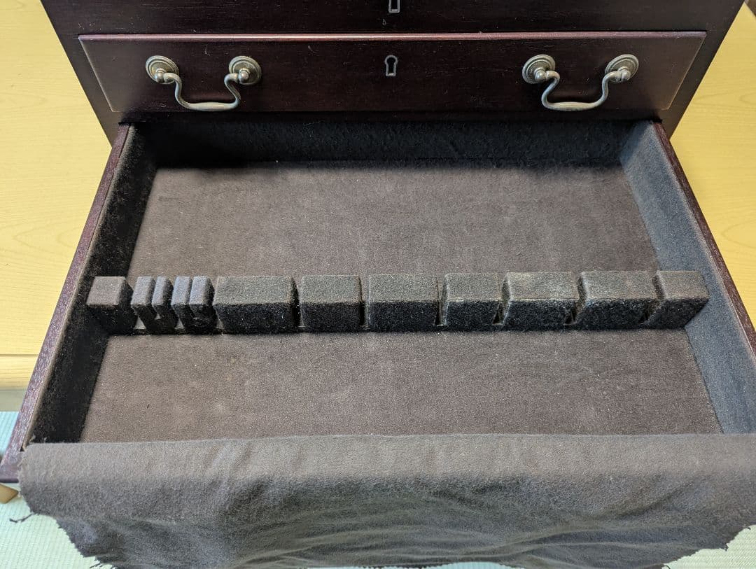 アンティーク カトラリーケース 木製 銀食器 三段 外国製 箪笥 鍵付き