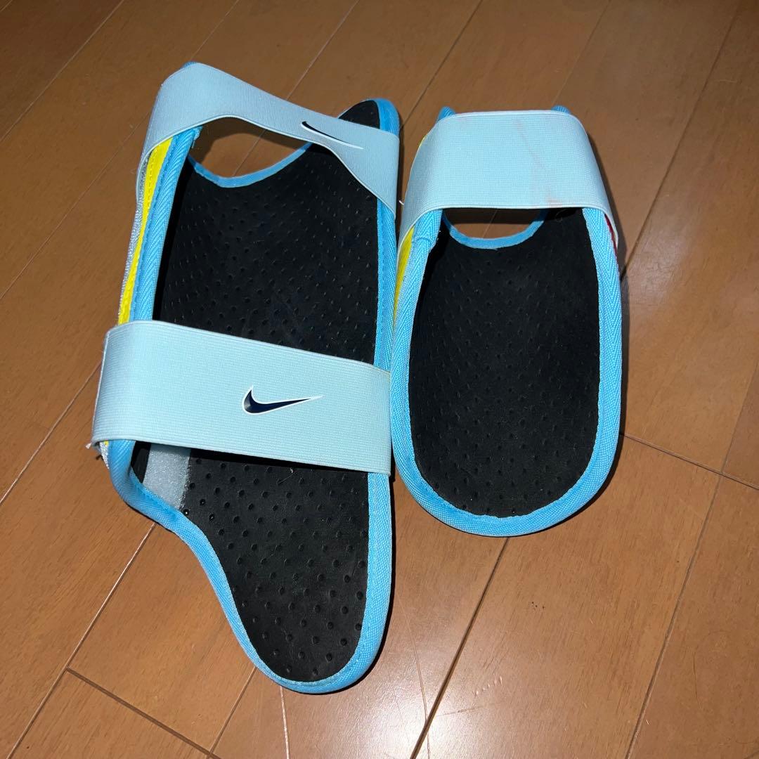 Nike エルボーガード ライトブルー　アクーニャ