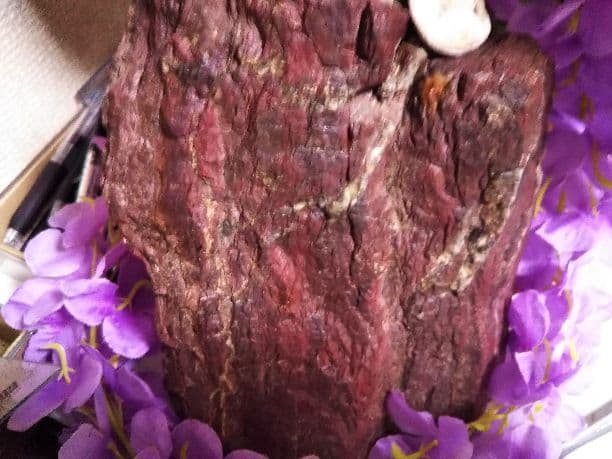 翡翠鉱と呼ばれる種類の原石です。