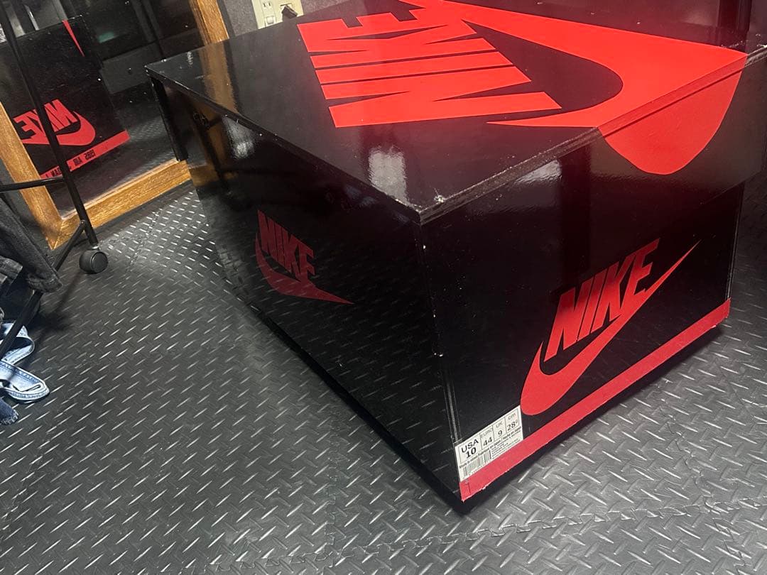 巨大スニーカーボックス　シューズボックス　インテリア　収納