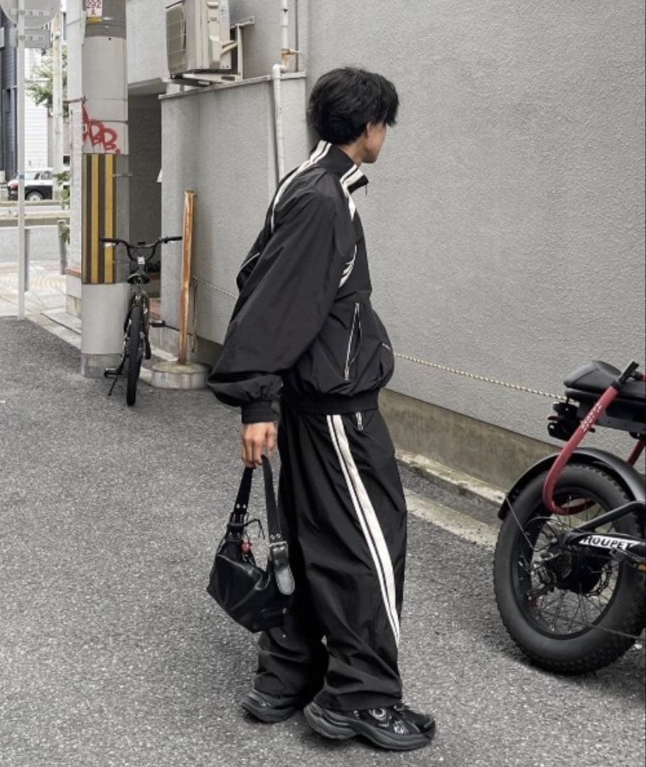 Chikashitsu+ セットアップ トラックジャケットとトラックパンツ