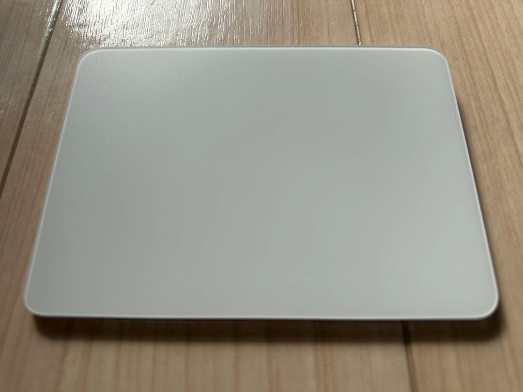 Magic Trackpad ホワイト 本体とケーブル付き