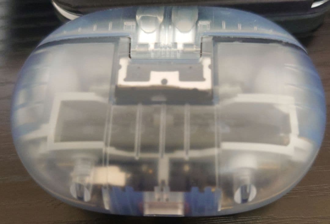 Beats Studio Buds+ クリア