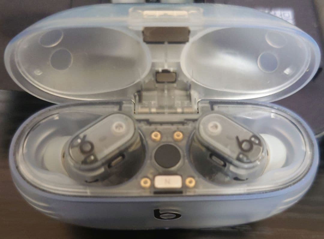 Beats Studio Buds+ クリア