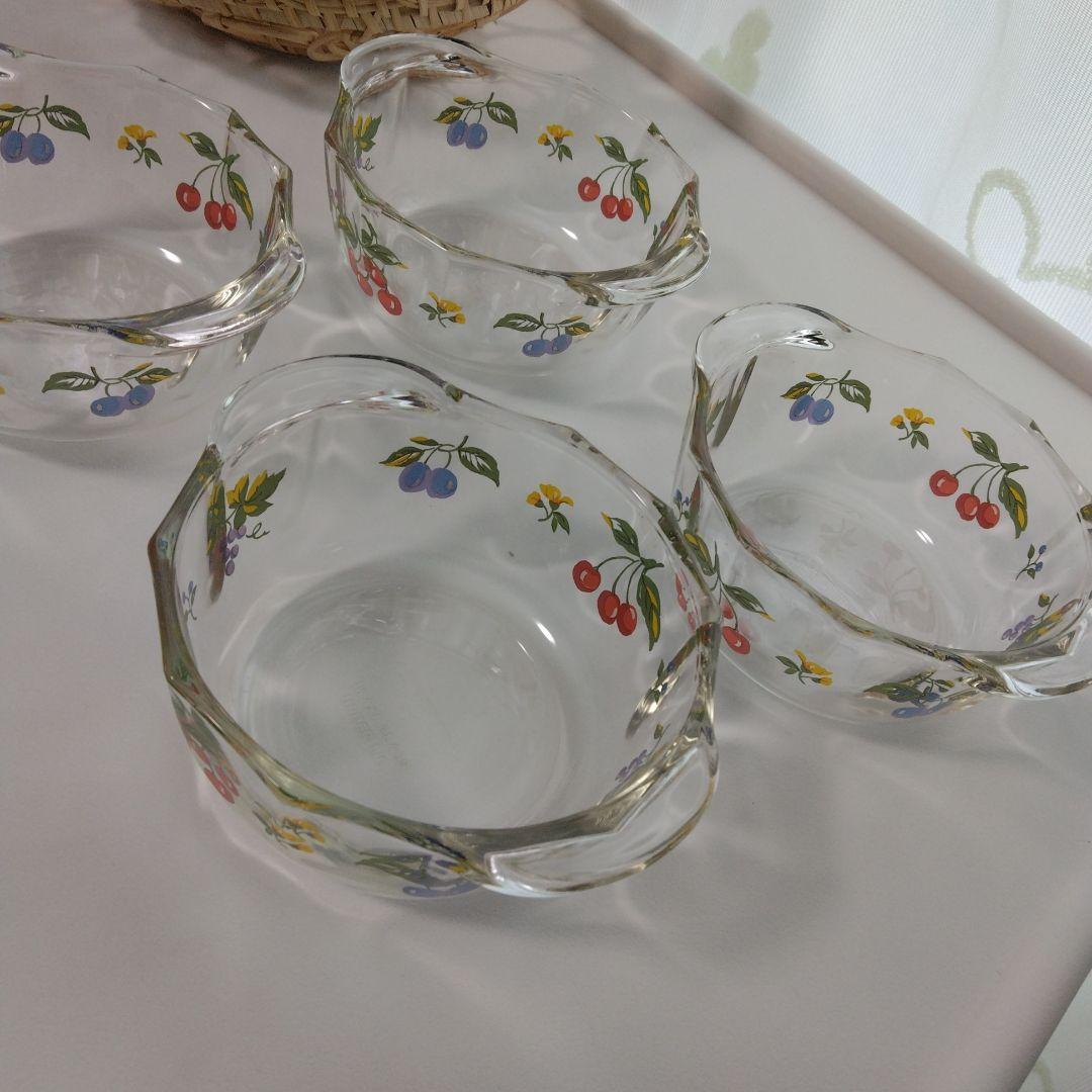 【PYREX パイレックス】耐熱ガラスボールとラタンのバスケット