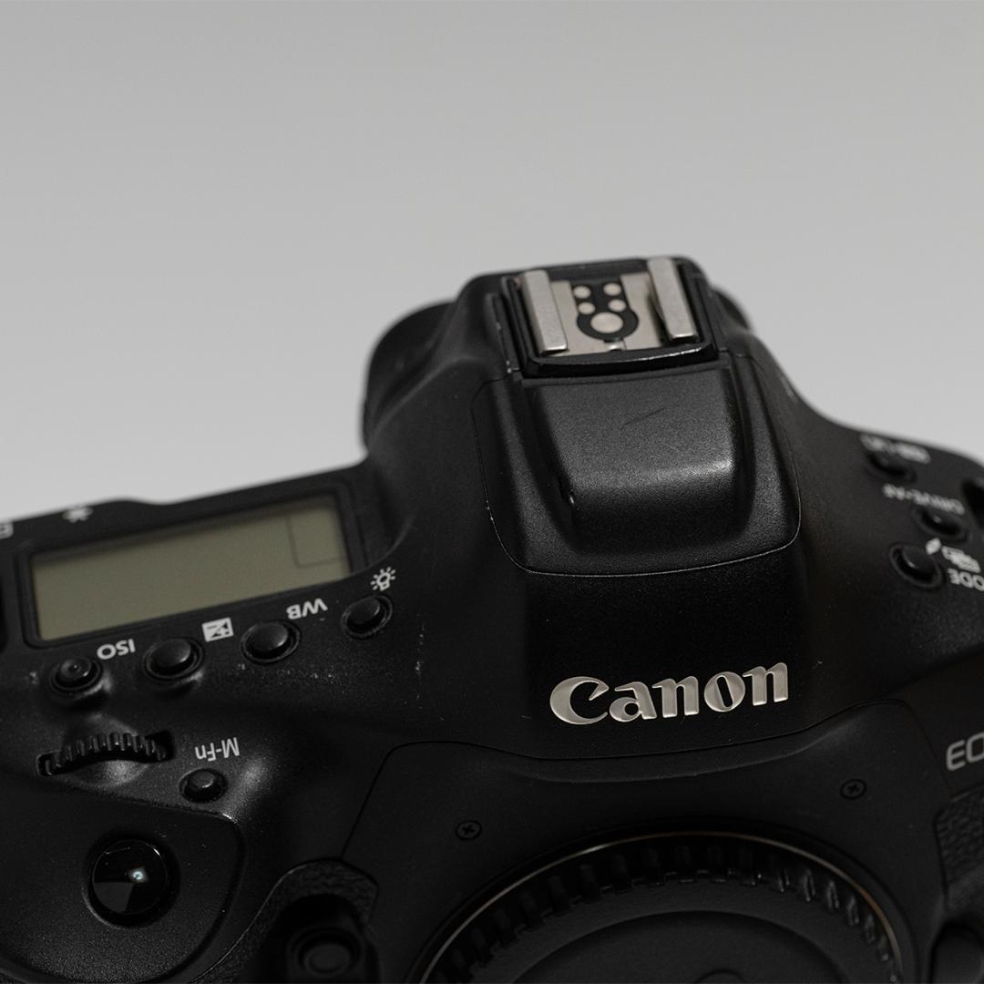 Canon EOS 1DX Mark II バッテリーx2、CFカード付属
