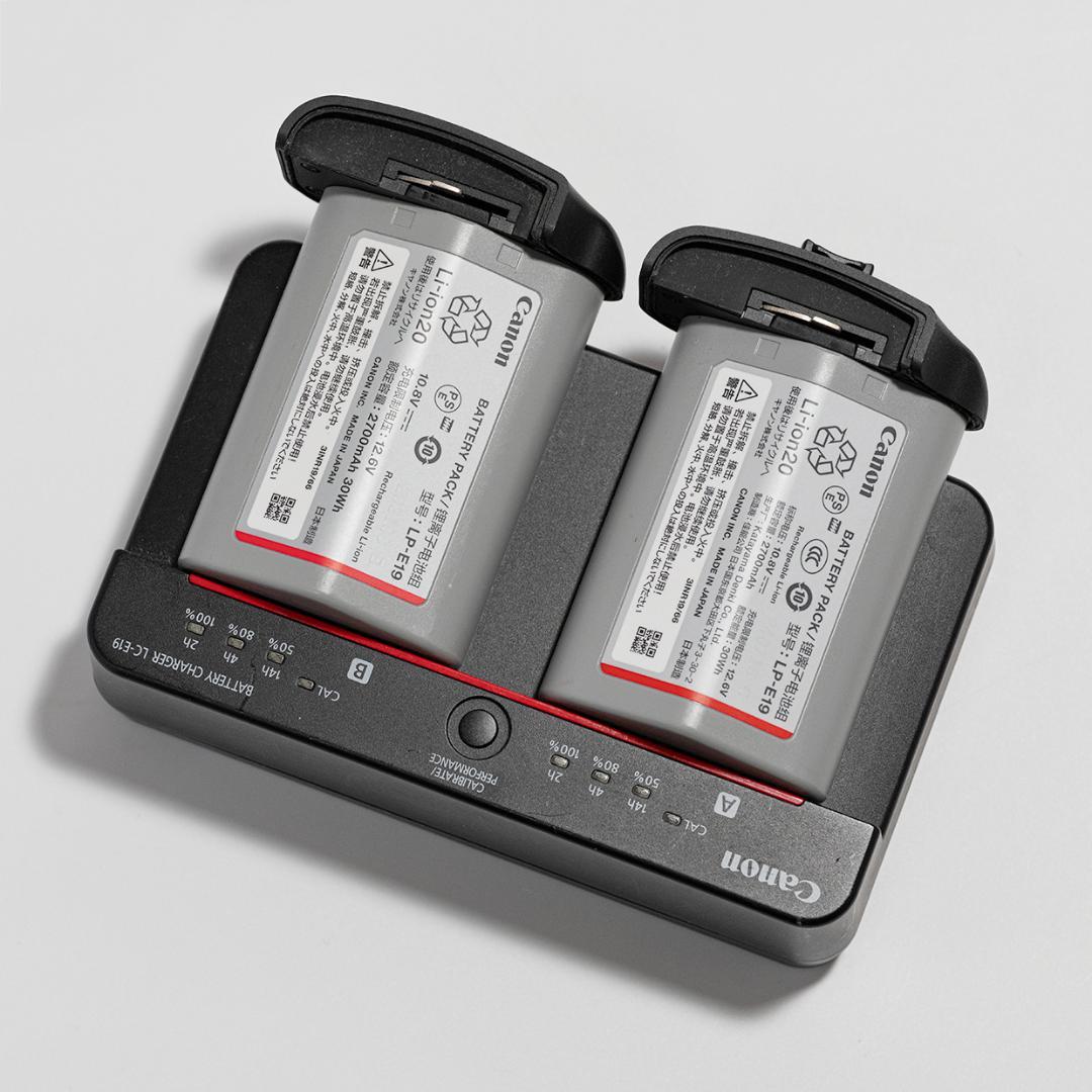 Canon EOS 1DX Mark II バッテリーx2、CFカード付属