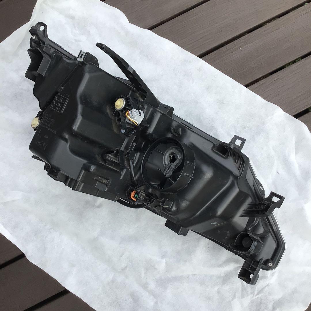 C27 セレナ　左　ヘッドライト