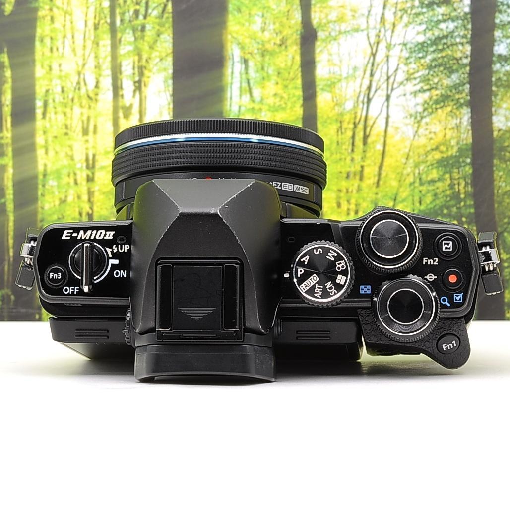 WiFi機能つき！見た目レトロなミラーレス☆オリンパス E-M10 Mark Ⅱ