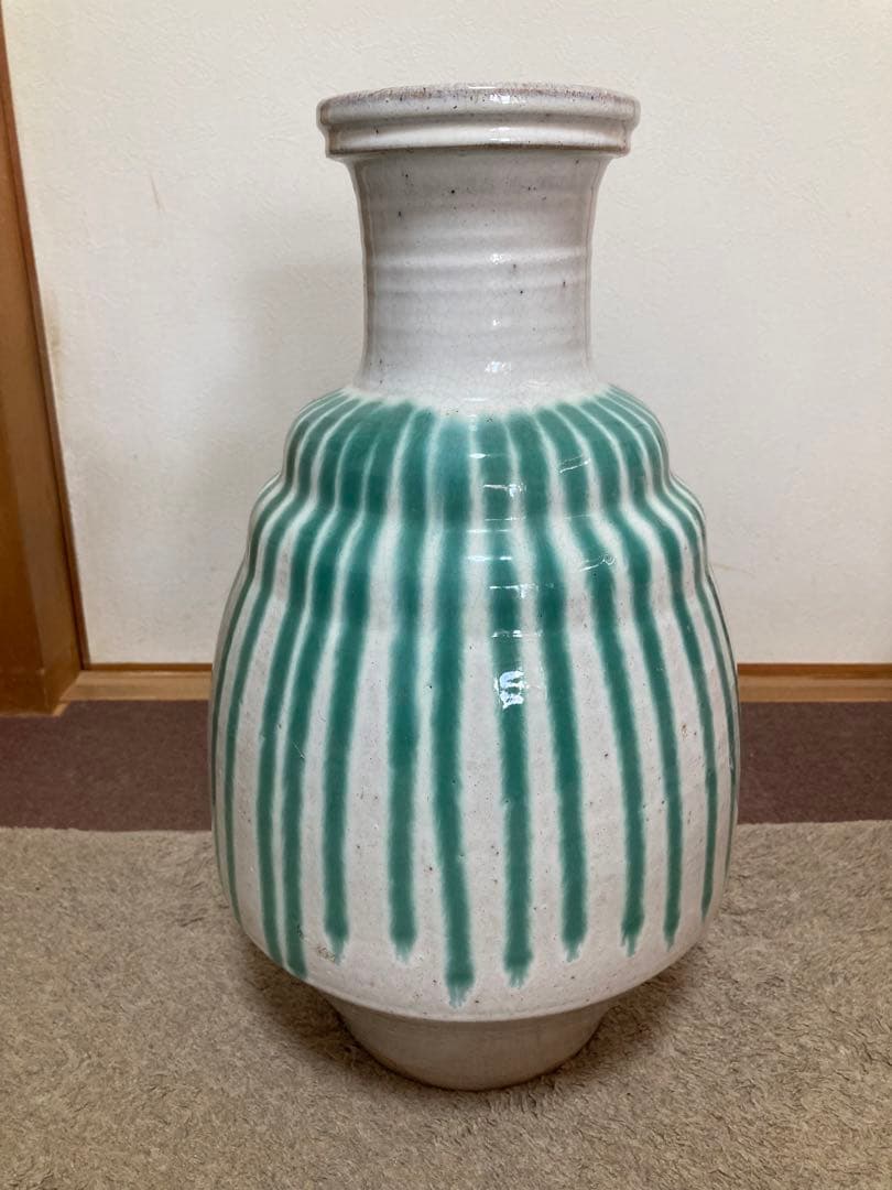 壺　すだれ壺明治期の作品アンティーク新品です。信楽焼です。大きな壺です。
