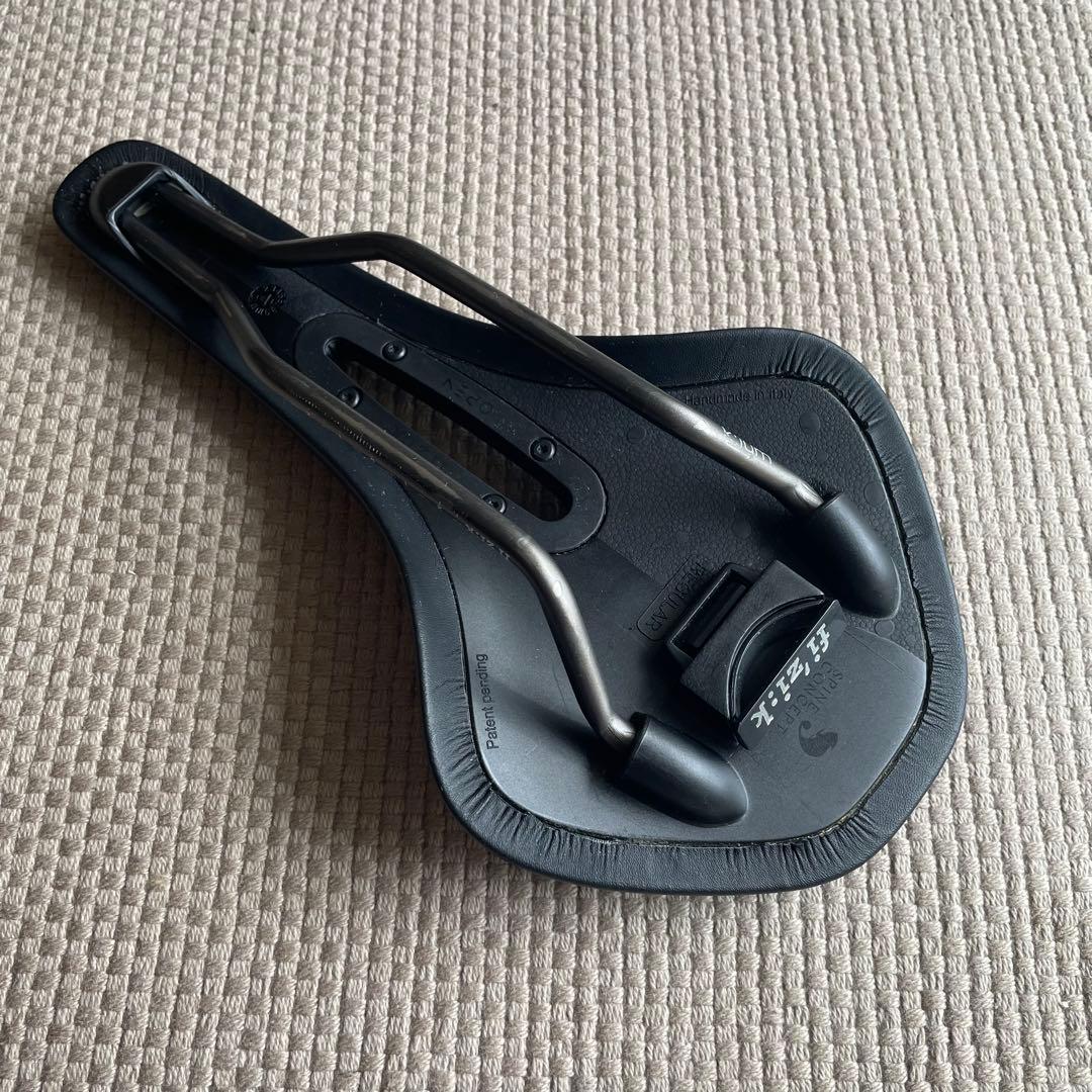 【使用感少なめ】fi'zi:k Antares R3　OPENサドル