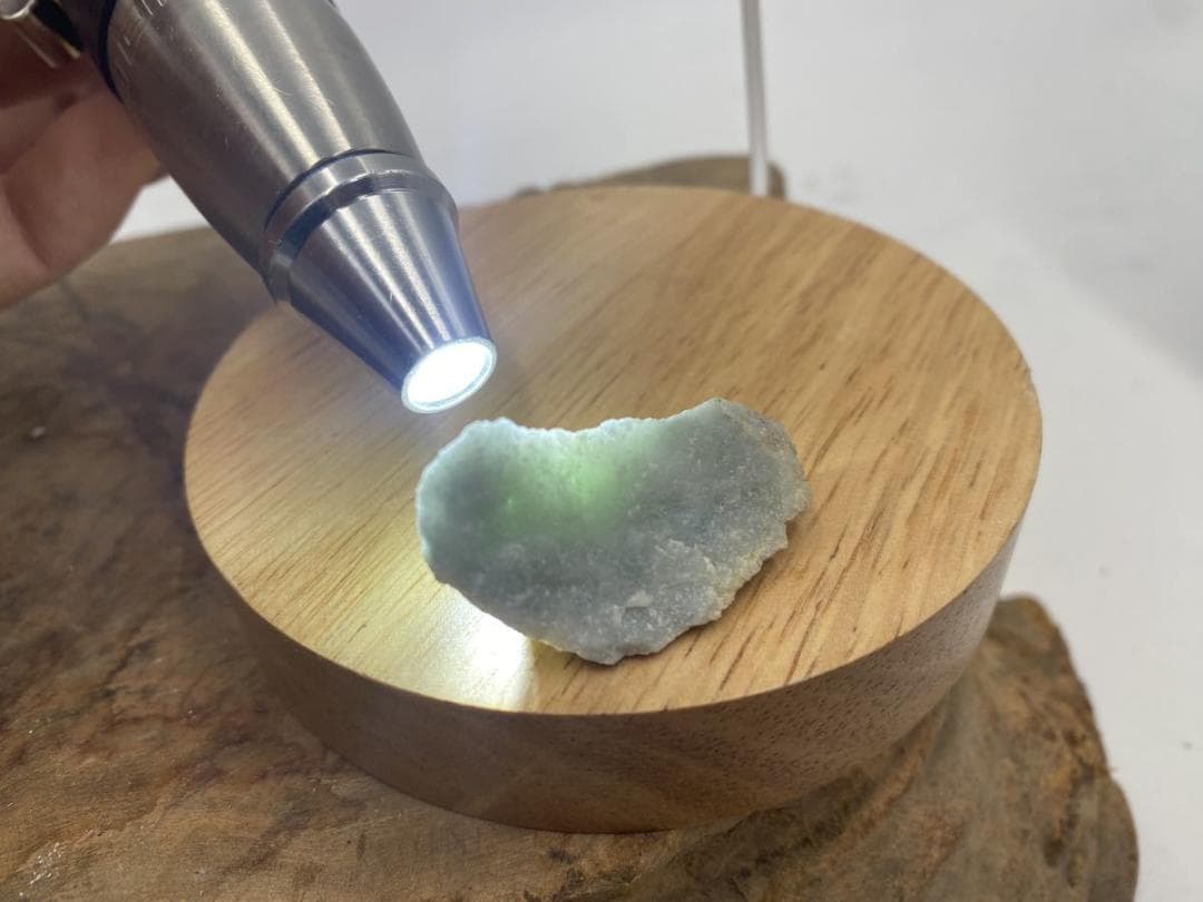 翡翠 ヒスイ 糸魚川 11g 青翡翠 水色 スカイブルー 透過 原石 天然