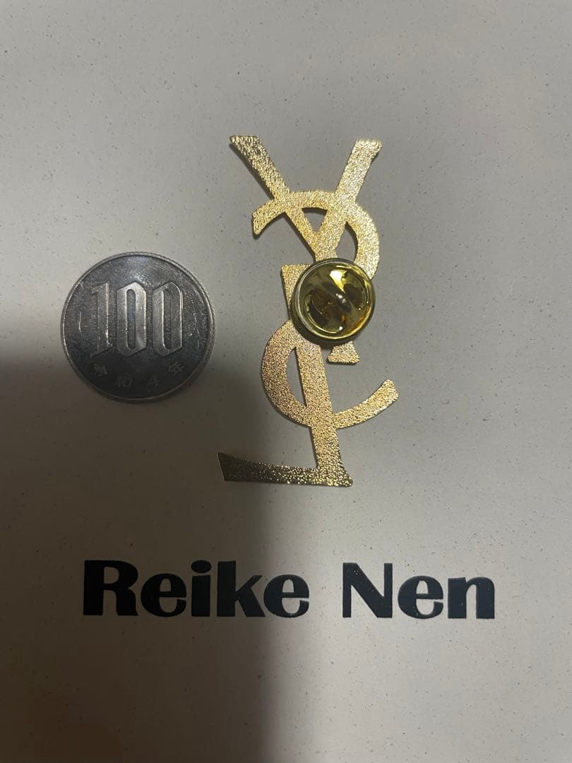 [美品]YSLサンローラン　ピンズ　バッジ　ピンバッジ　ブローチ