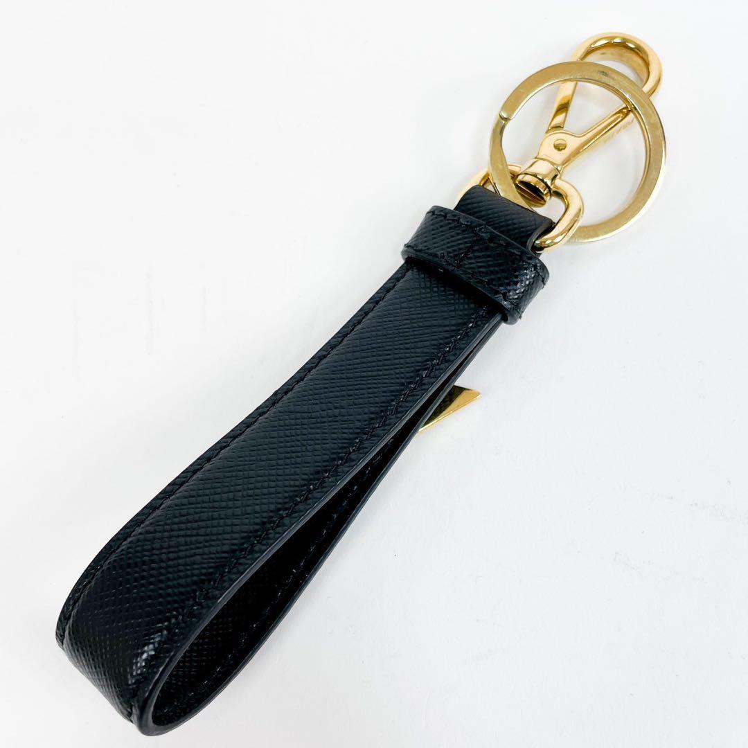 未使用級 プラダ サフィアーノ 三角プレート ゴールド金具