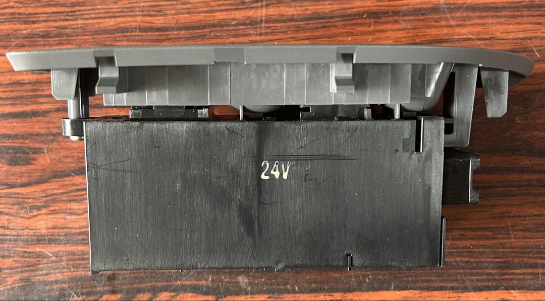 ISUZU エルフ パワーウィンドウスイッチ 右