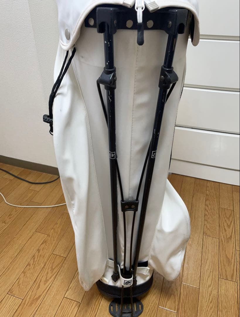 ゾイホワイト ゴルフバッグ スタンド式ヘッドカバー付き