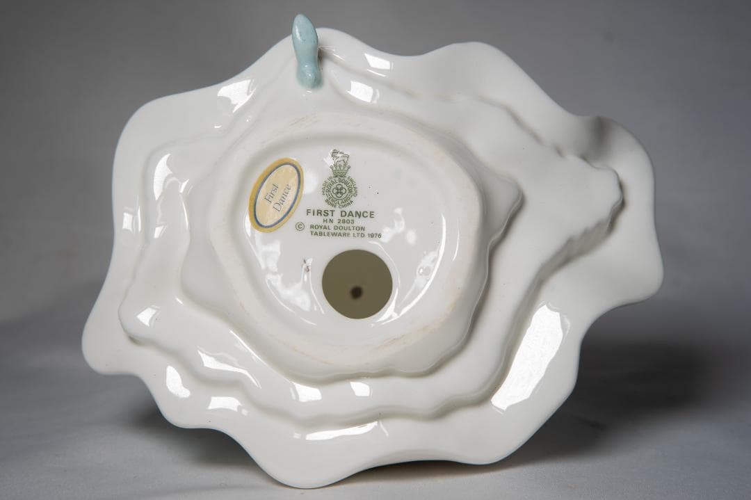 ロイヤルドルトン フィギュリン 陶器人形 ファーストダンス アリソン