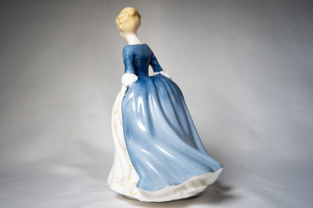 ロイヤルドルトン フィギュリン 陶器人形 ファーストダンス アリソン