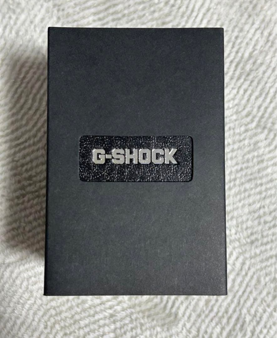ピンクのアナログ・デジタル時計、G-SHOCK