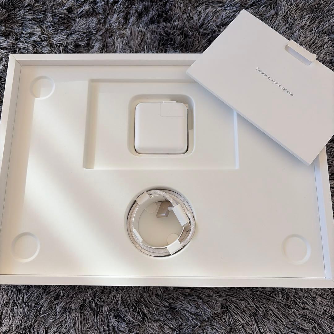 美品Apple M3 13インチ MacBook Air 256GB SSD