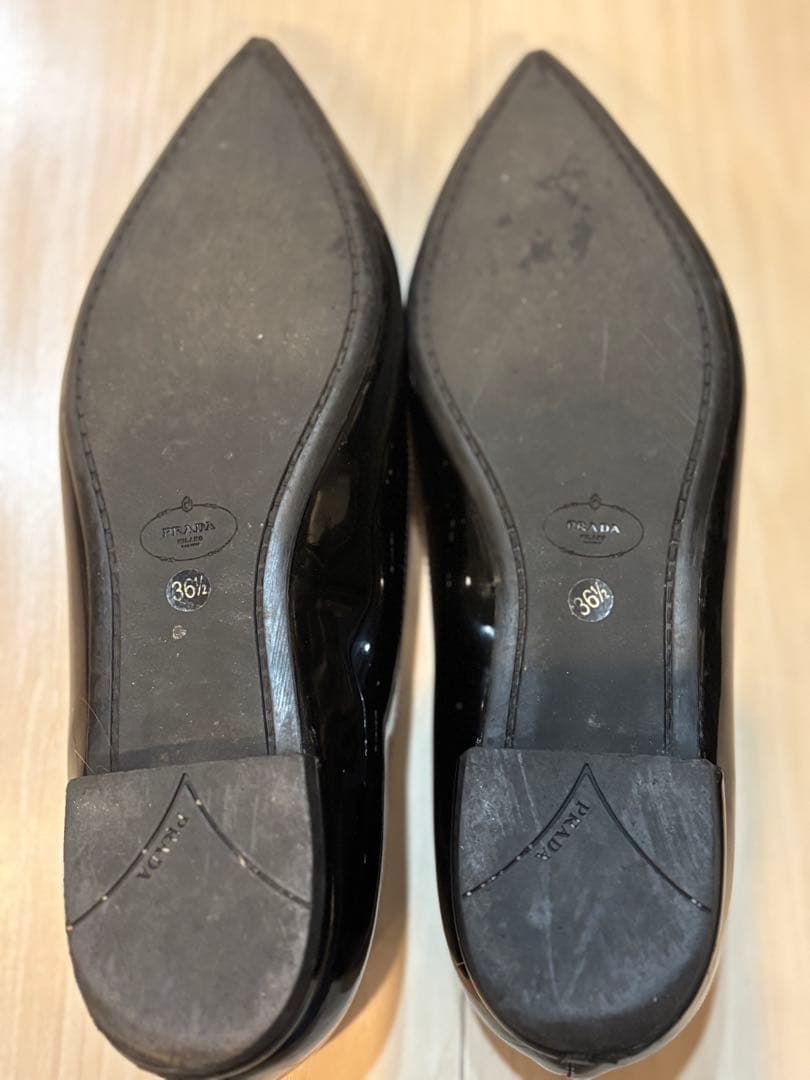 PRADA ブラック ポインテッドトゥ フラットシューズ